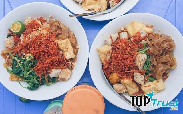 Bánh Đa Cua & Miến Trộn - Đê La Thành Nhỏ
