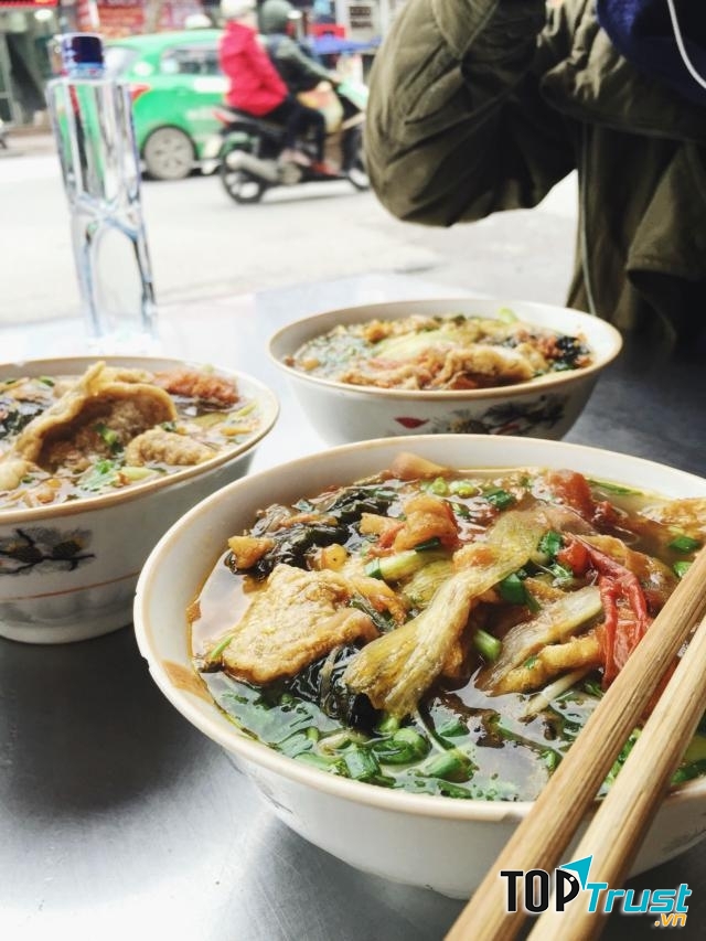 Tô bánh đa cua được chế biến theo công thức gia truyền riêng