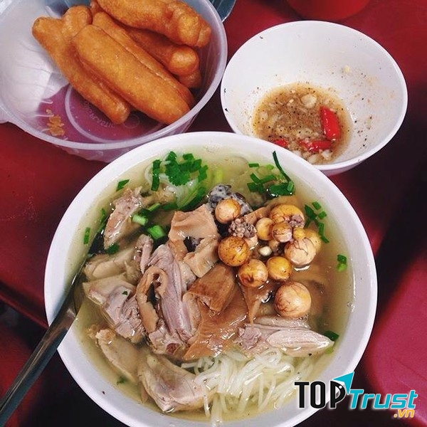 Người dân nơi đây ai cũng biết đến quán bánh đa ngan này