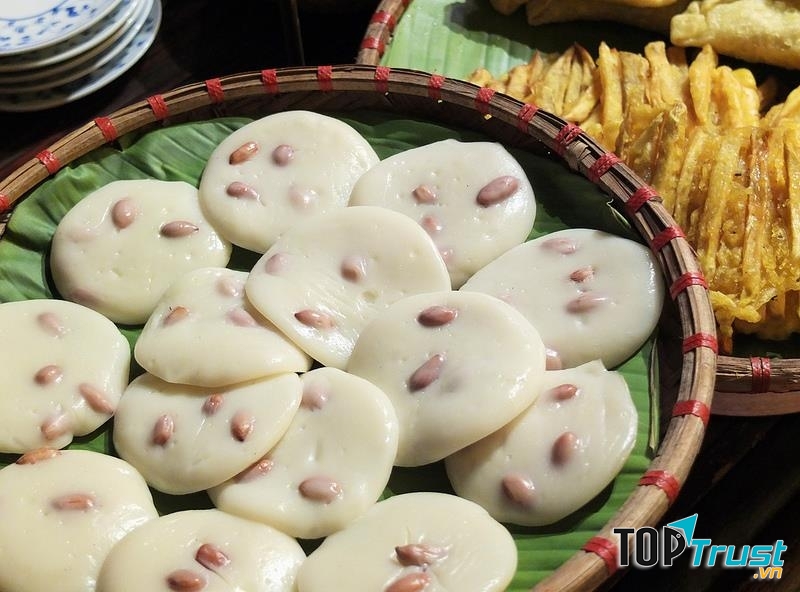 Một sàng bánh đúc