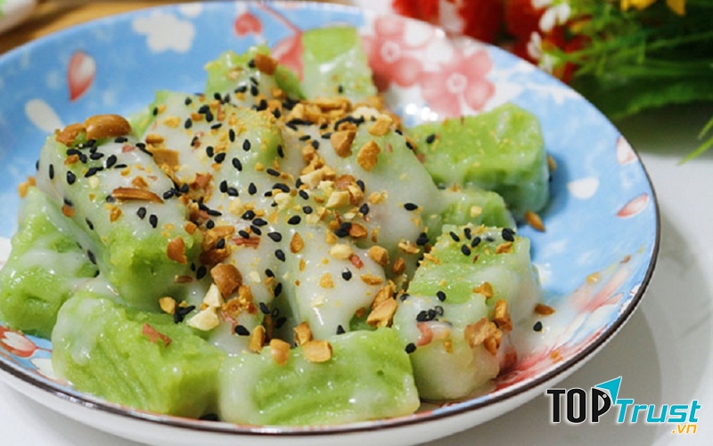 Bánh đúc lá dứa ăn kèm với vừng rang và nước cốt dừa