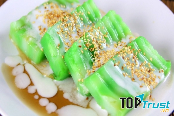 Nhân thịt vừa miệng, lại có vị sần sật của mộc nhĩ, mùi thơm của rau mùi và tí cay cay của hạt tiêu.