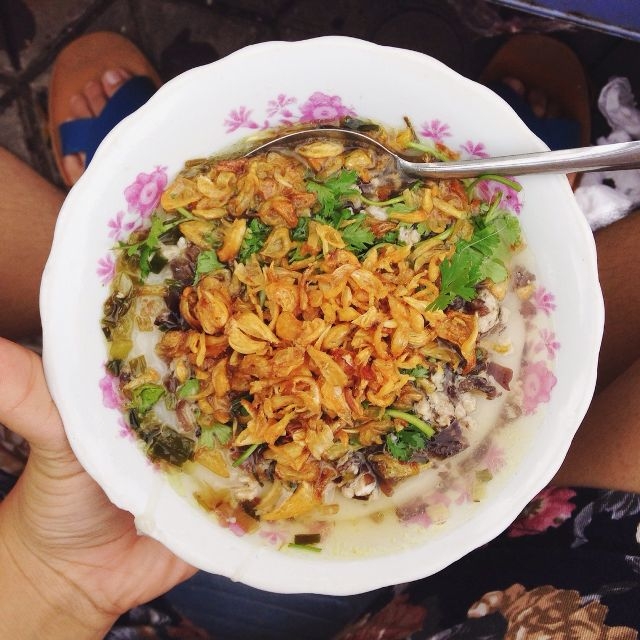 Bánh đúc nóng chợ Nghĩa Tân