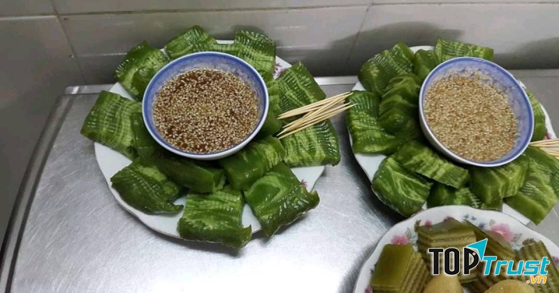 Đặc biệt địa chỉ bánh đúc online này lại tạo nét mới mẻ với lọai nước chấm sầu riêng siêu hấp dẫn và thơm béo.