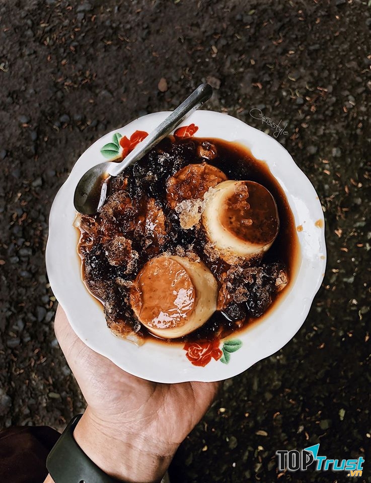 Bánh flan truyền thống và bánh faln dừa có thể kết hợp cùng nhau rất thơm ngon