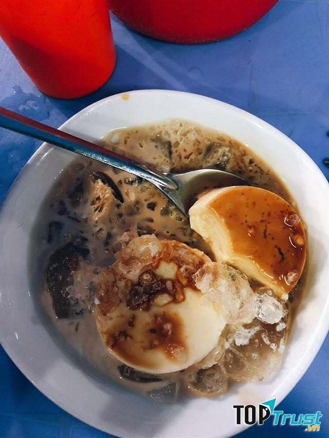 Bánh flan của Ivy & Lily thật sự rất ngon bởi hội đủ các yếu tố: chất lượng, mềm mịn hơn cả, bên trong láng mịn