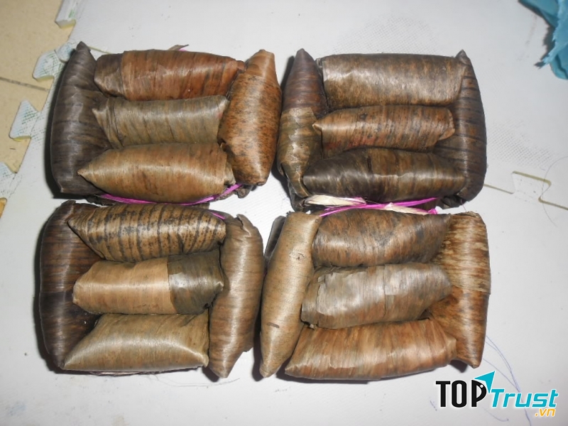 Một cột bánh gai tứ trụ gồm 5 bánh