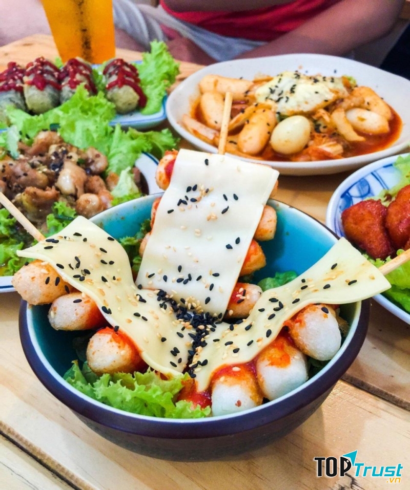 Bánh gạo Tokpokki phủ phô mai