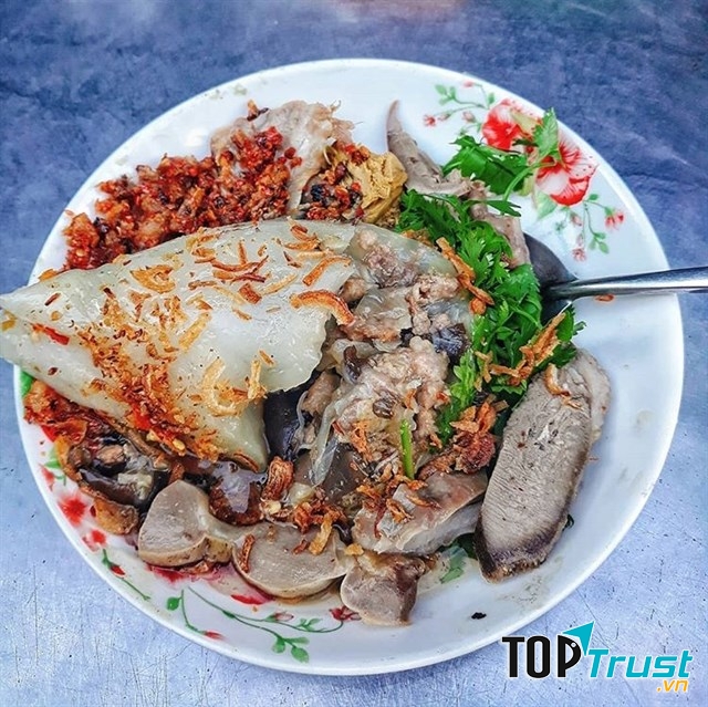 Bánh giò nóng hổi