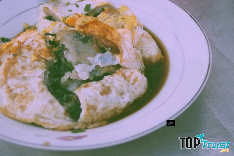 Bánh hẹ thơm nồng, bột giòn dai, nhân tôm, thịt đậm đà