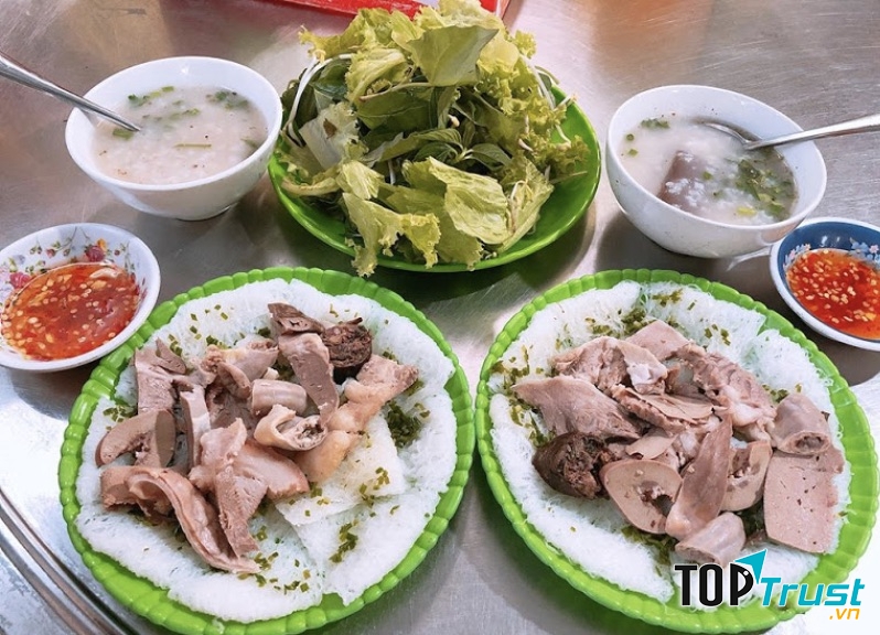 Bánh hỏi lòng heo món ăn kỳ lạ chắc chỉ có ở nền ẩm thực của Phú Yên