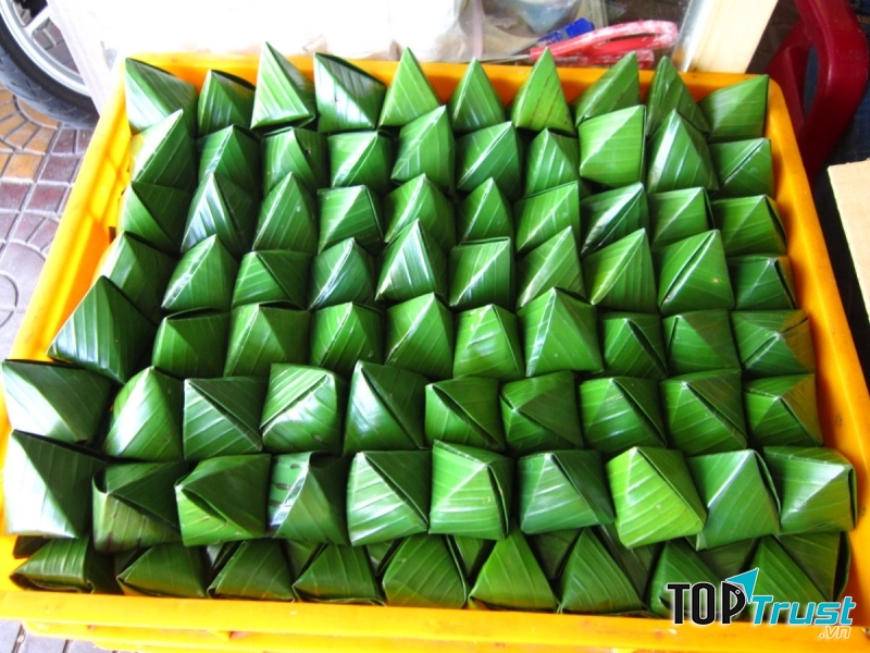 Hình dạng như chiếc tháp của bánh ít lá gai
