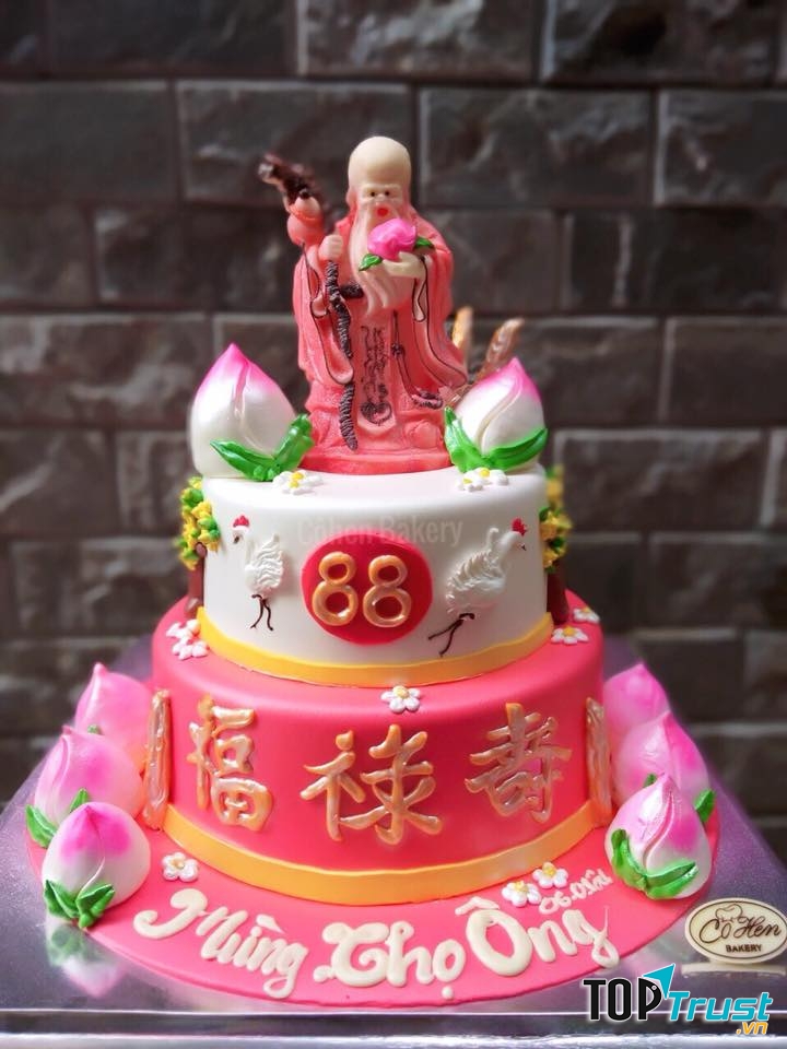 Bánh kem cô Hen còn có cả dáng bánh dành riêng cho những ông, những bà vào ngày mừng thượng thọ