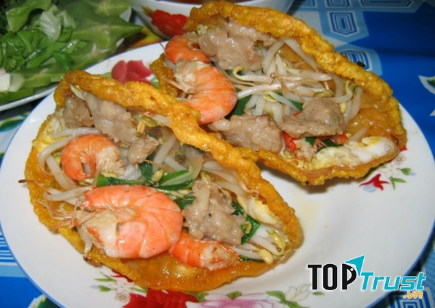 Bánh Khoái Hạnh đặc biệt ngon từ nước chấm