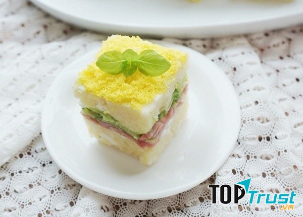 Bánh khoai tây kẹp thịt