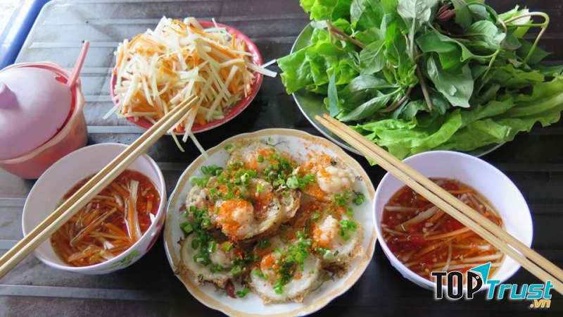 Bánh khọt Vũng Tàu với vỏ bánh giòn rụm đầy hấp dẫn