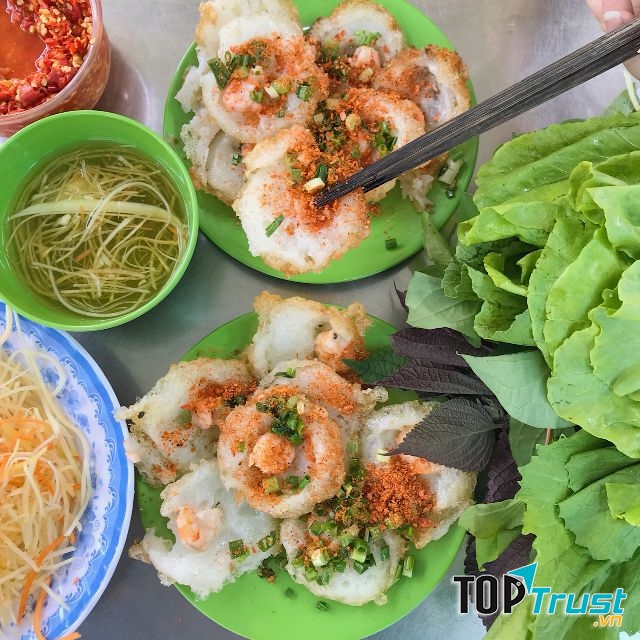 Nhiều thực khách nhận xét bánh khọt Vũng Tàu ăn lạ miệng và rất ngon