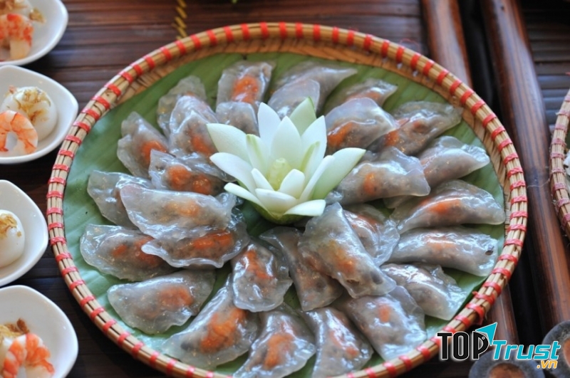 Hương vị bánh cùng thứ nước chấm thần thánh, đã làm siêu lòng rất nhiều thượng khách