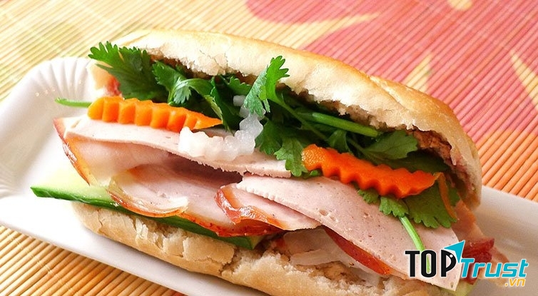 Món bánh mì kẹp thịt