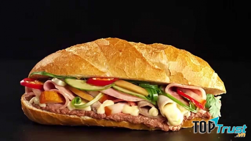 Bánh mì kẹp thịt hấp dẫn