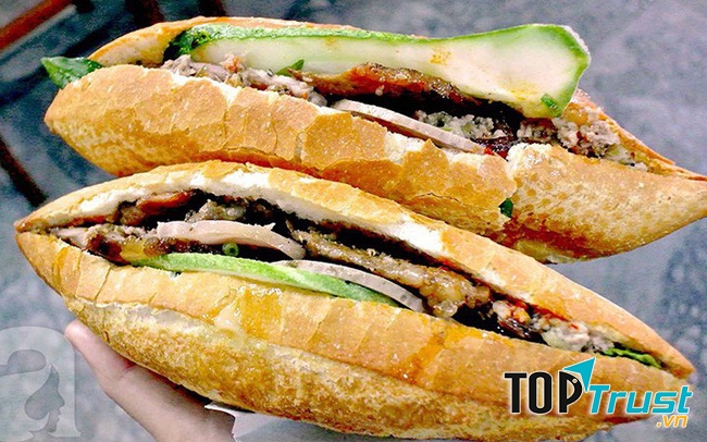 Món bánh mì pate thịt