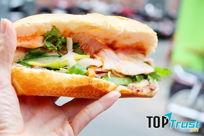 Bánh mì Bảy Hổ tuy nhỏ nhưng ăn rất đã miệng