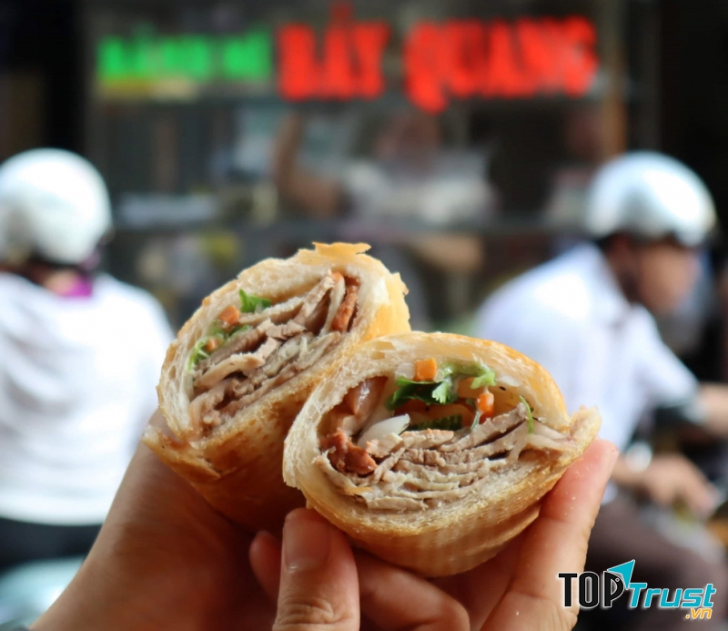 Chiếc bánh mì Bảy Quang thơm ngon nhất ở phẩn ba-tê
