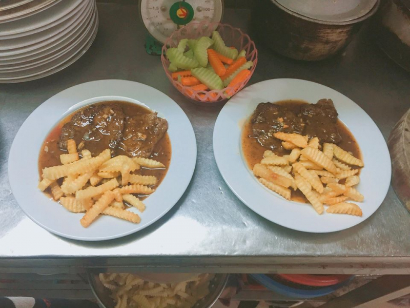 Bít tết ở địa chỉ này là một sự biến tấu của bít tết kiểu Âu