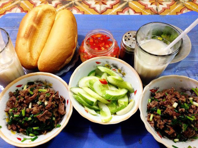 Điểm đến tiếp theo mà Toplist muốn gợi ý đến bạn đó chọn là món bánh mì bò Ao Sen