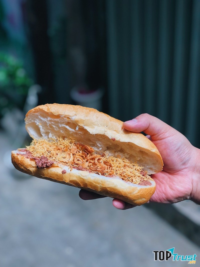 Bánh mì chà bông gà - 37, Phan Đình Phùng