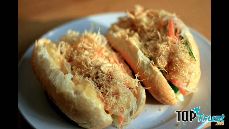 Bánh mì chà bông gà