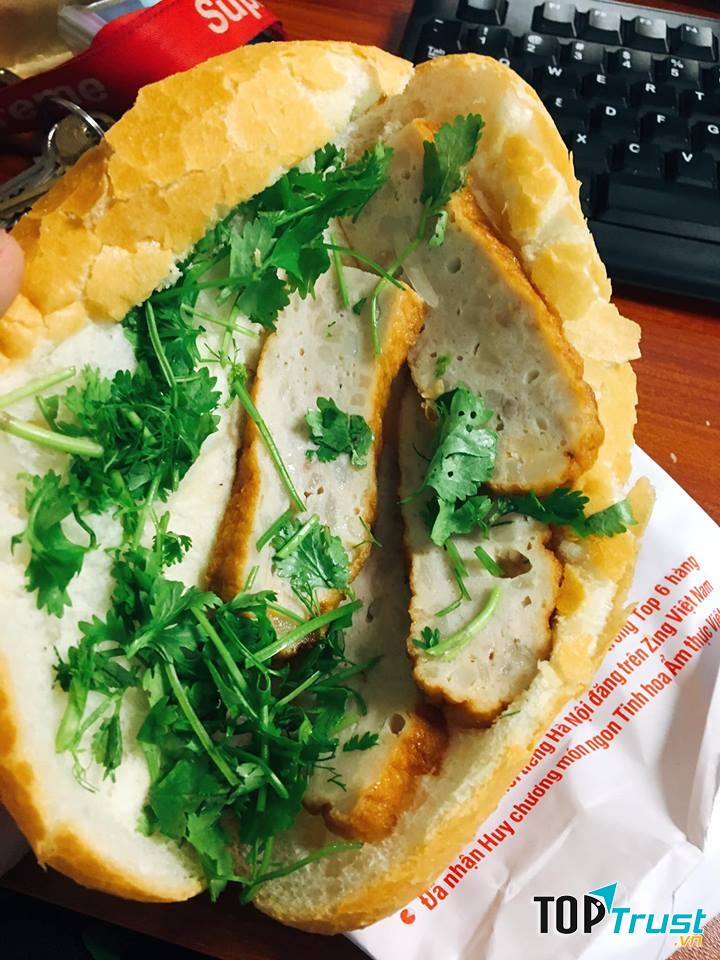 Bánh mì chả Lê Đại Hành