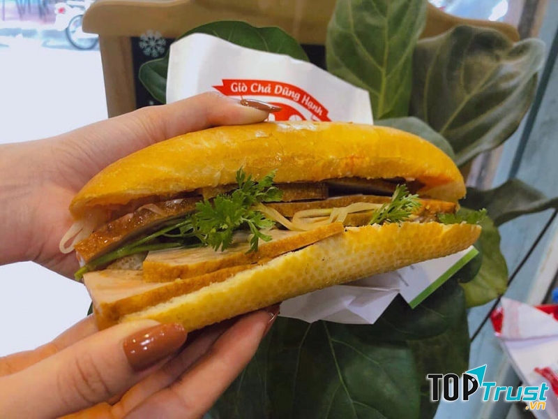 Bánh mì chả Lê Đại Hành
