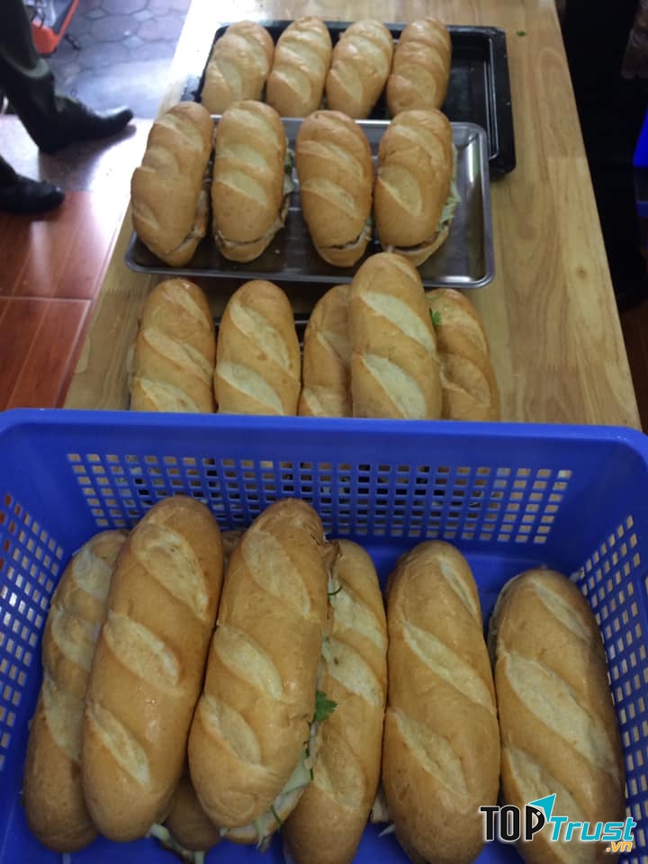 Bánh Mì Chả Nóng Dũng Hạnh