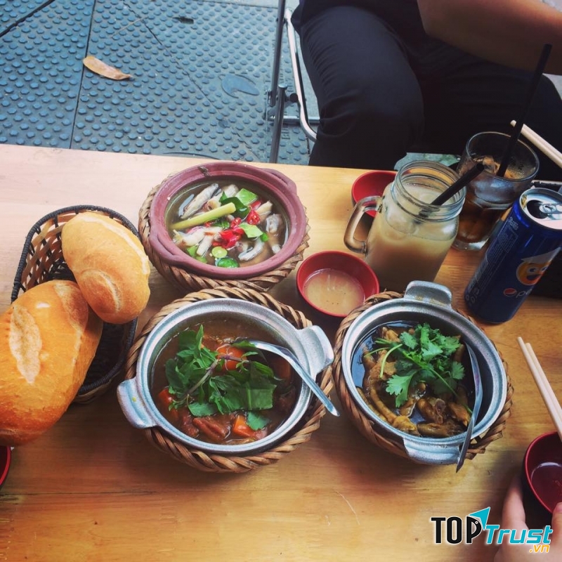 Bánh mì chân gà mật ong - Bami House Quan Trung