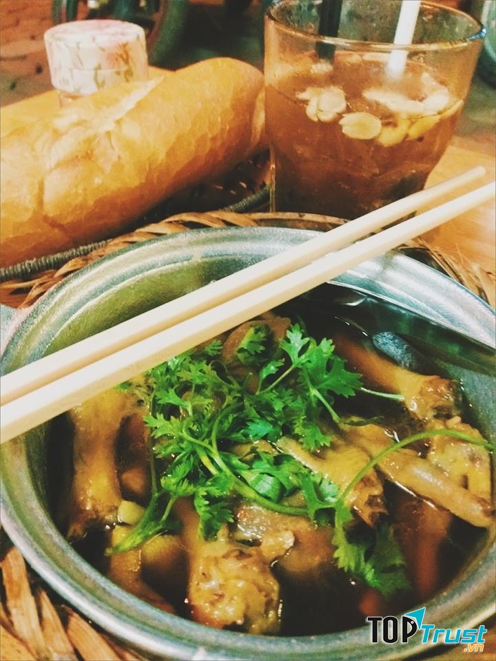 Bánh mì chân gà mật ong - Bami House Quan Trung