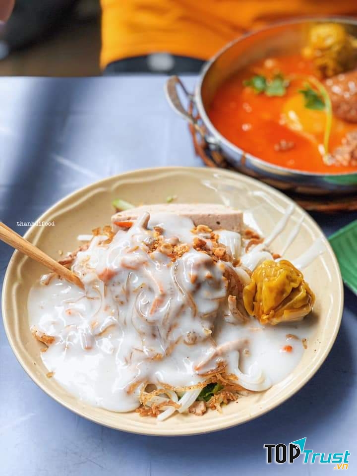 Bánh tằm bì xíu mại nước cốt dừa