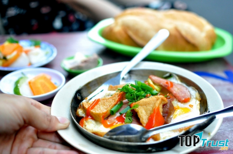 Bánh Mì Chảo Cô 3 Hậu