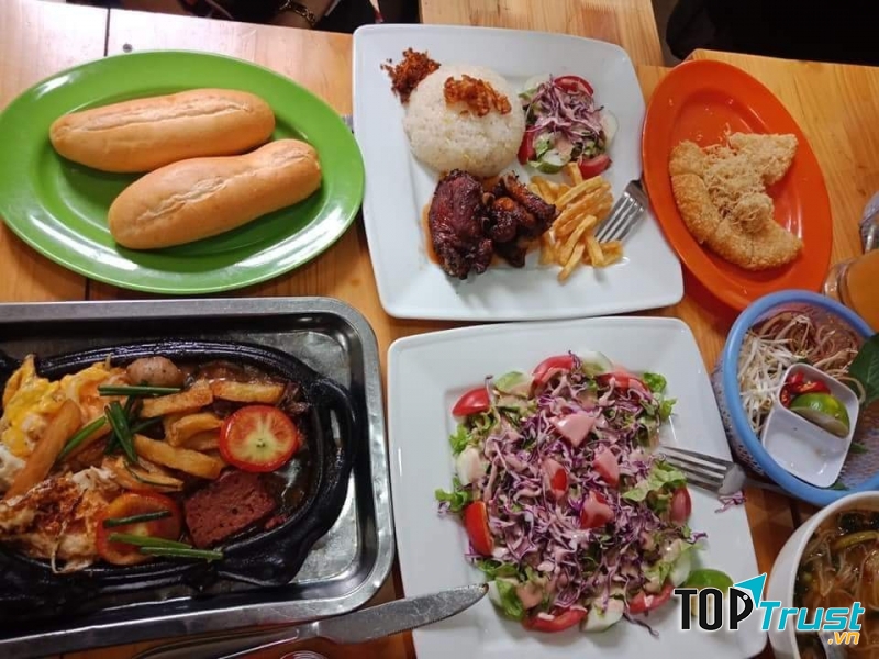 Bánh mì bít tết Trung Thành