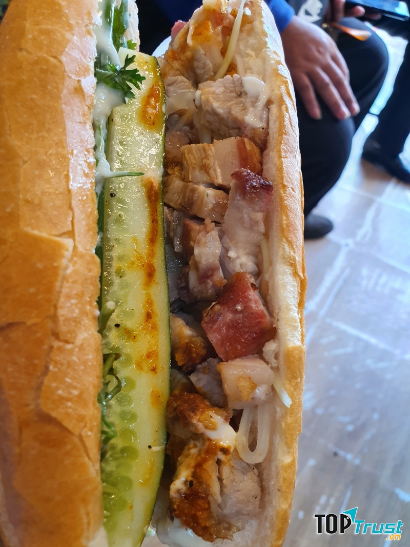 Bánh mì giò chả Dũng Hạnh