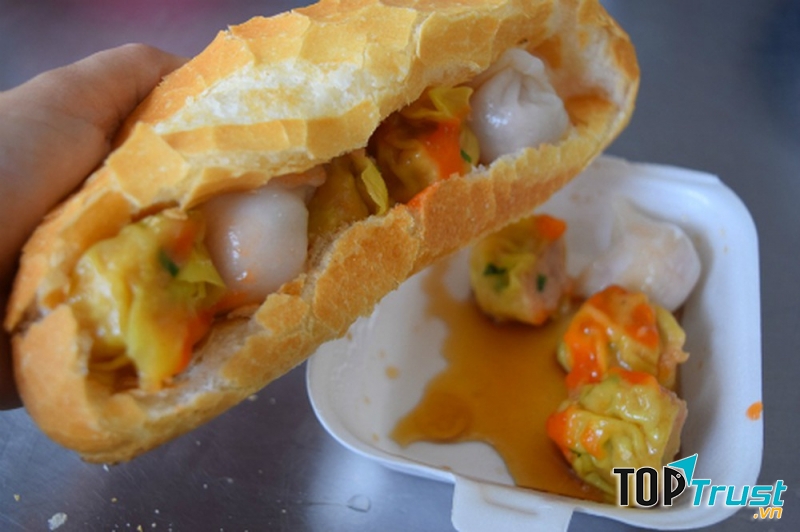 Bánh mì há cảo đường Nguyễn Thị Minh Khai