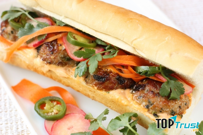 Sức hấp dẫn không thể chối từ của bánh mì Hùng Hoàn