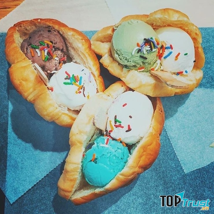 Bánh mì kẹp kem - Peem Ice Cream Xã Đàn