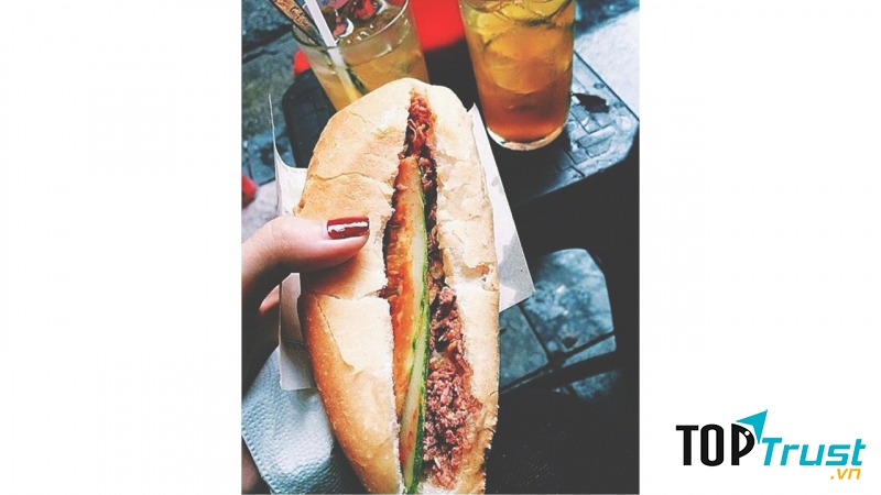 Bánh mì pate Chả Cá