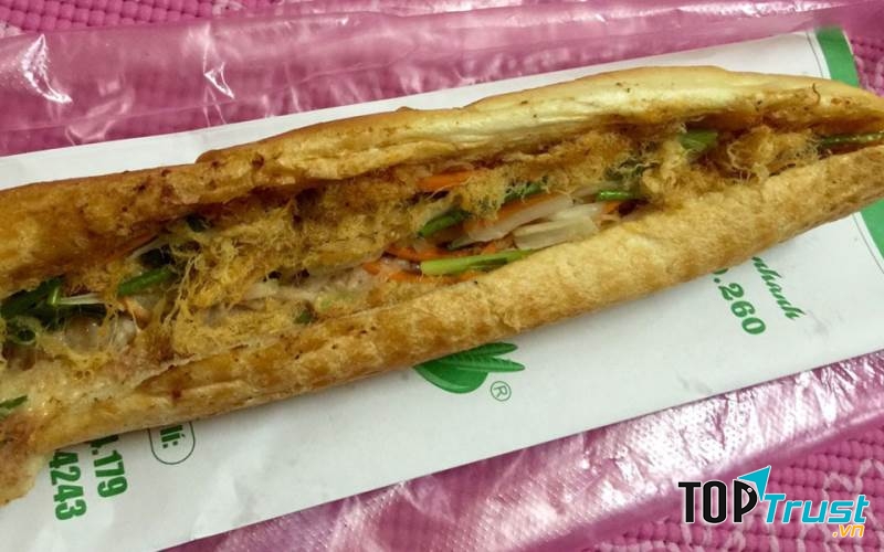 Một phần bánh mì que của quán