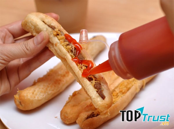 Thưởng thức chiếc bánh mì que tí tẹo cùng vị ớt cay nồng