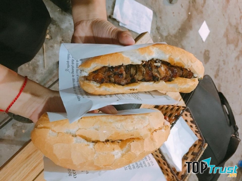 Bánh mì thịt nướng