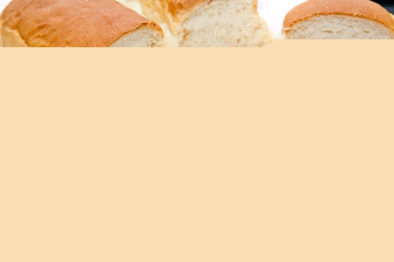 Tinh bột trong bánh mì làm tăng lượng testosterone gây mụn trứng cá