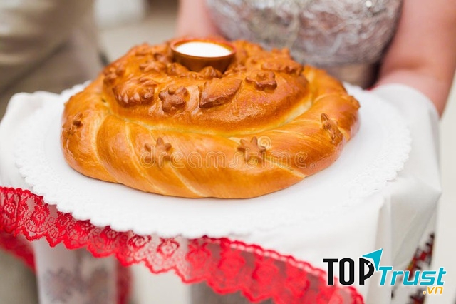 Bánh mì và muối