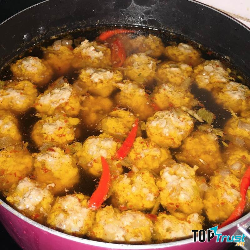 Nồi thịt xíu mại hấp dẫn ở Hoàng Diệu, Đà Lạt